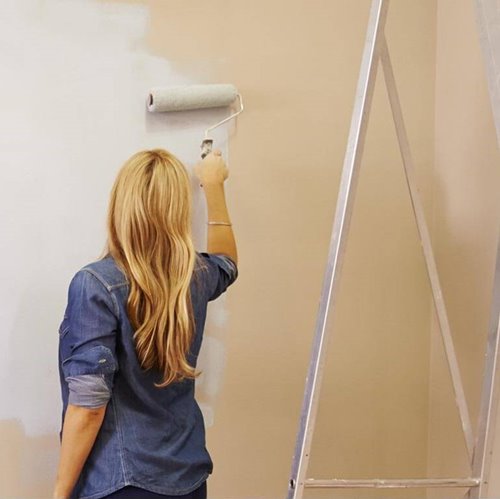 How To Cut In Ceilings When Painting A Room
